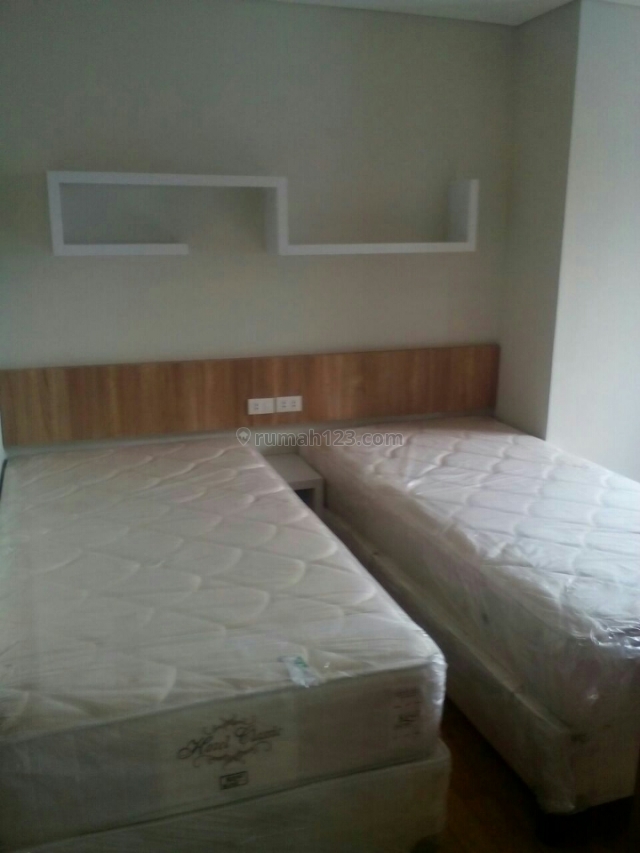 apartemen mg suite semarang 2BR(ranjang ada 3) jd bisa buat bertiga/4 org. semi furnish, Gajahmada, Semarang