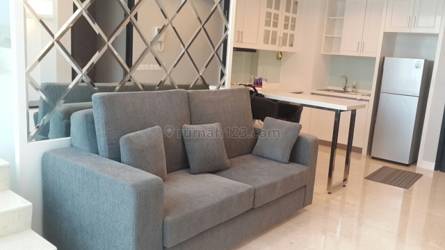 Apartemen Baru Full Furnished..Strategis...Bagus!!, Kebon Jeruk, Jakarta Barat