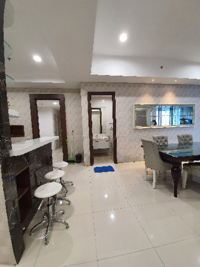 Presidential Tower lantai 51 FULL FURNISHED TERMURAH (218 sqm, 4 kamar) St Moritz Puri indah, Jakarta Barat, Puri Indah, Jakarta Barat