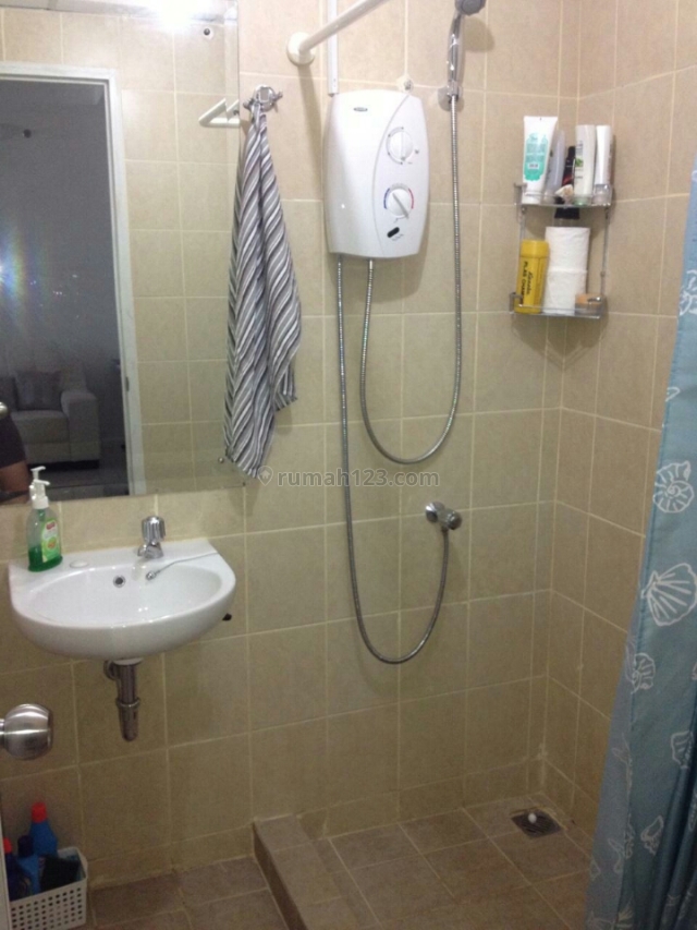 apartemen mediterania garden 2, 2 bedroom furnish lantai sedang view pool luas 55 m2 harga 70juta pertahun, Tanjung Duren, Jakarta Barat