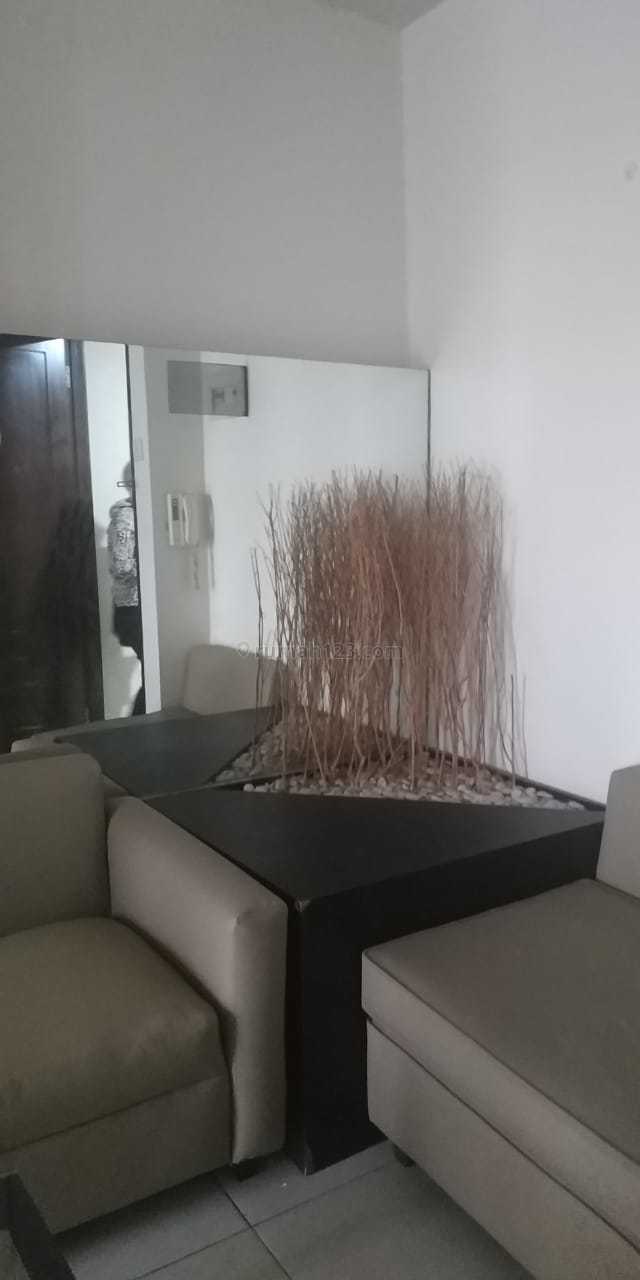 Apartemen Mediterania Garden 2 }*{ 2BR Lantai Rendah View Pool, Tanjung Duren, Jakarta Barat