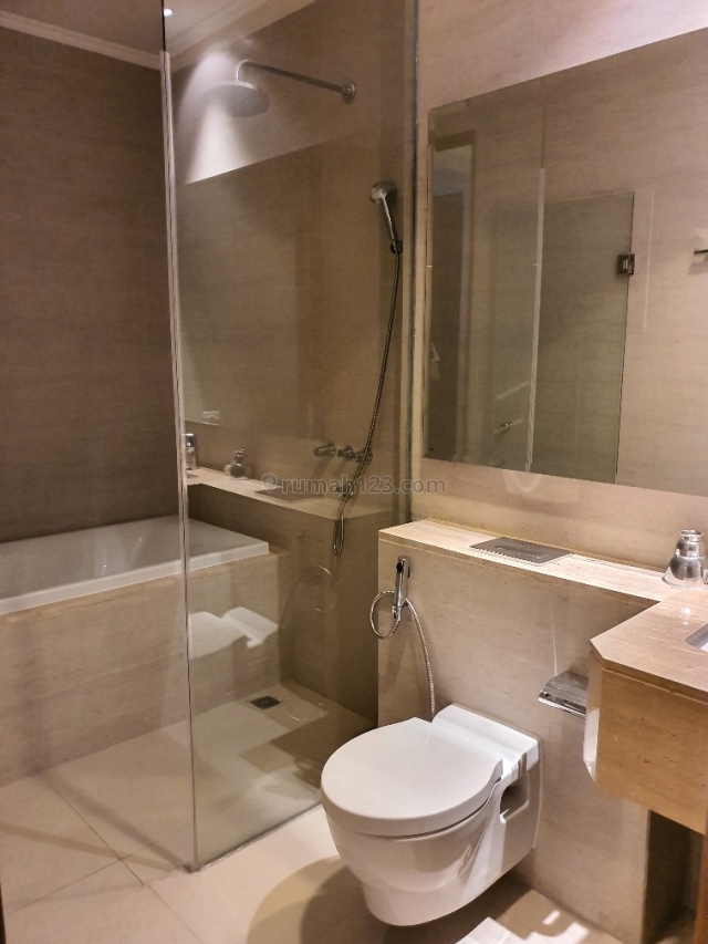 BEST DEAL ! Taman Anggrek Residences Unit favorite Condominium 2+1 Kamar, Tanjung Duren Selatan, Jakarta Barat