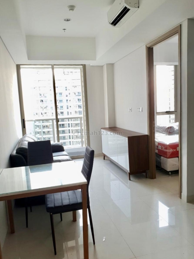 Apartemen Taman Anggrek 1BR Full Furnished View Pool, Taman Anggrek, Jakarta Barat
