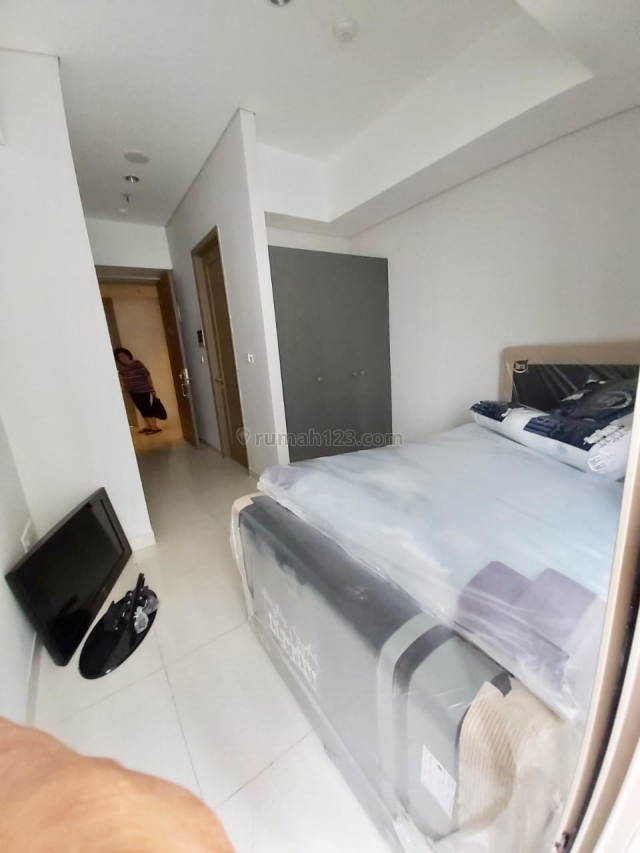 Apartemen Taman Anggrek Residence Studio Full Furnished lantai Rendah View Mall TA, Taman Anggrek, Jakarta Barat