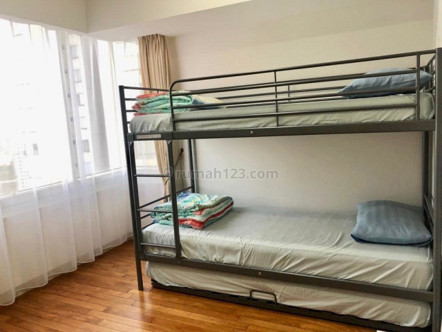Apr Taman Anggrek Lama Tower 5 2BR Luas 88m2 Middle Floor Full Furnished Renovasi View City, Taman Anggrek, Jakarta Barat