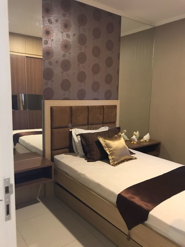 Apartemen Ciputra World Tower Via Full Furnish view Pooll, Dukuh Pakis, Surabaya