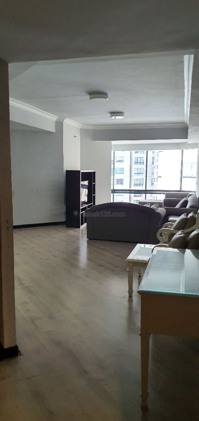 Apart Taman Anggrek 3 KT baru renov ., Taman Anggrek, Jakarta Barat
