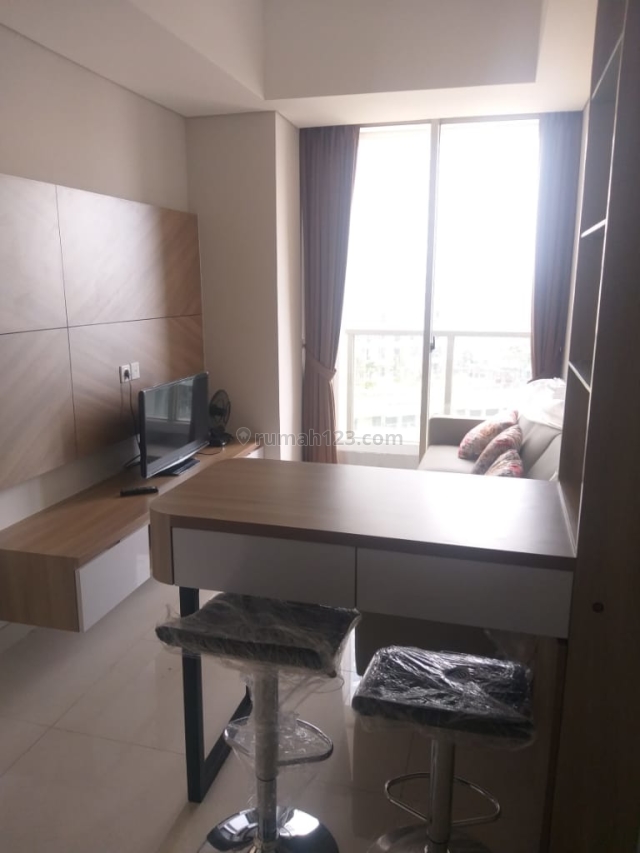 apt 2BR bagus kondisi new view pool dan city, Taman Anggrek, Jakarta Barat