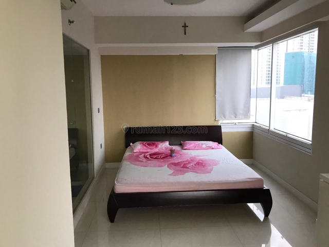 Condominium 3br Luas 180m2 Furnish, Taman Anggrek, Jakarta Barat