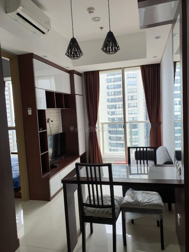 Apartemen Taman Anggrek Residence Full Furnished Lantai tinggi View City, Taman Anggrek, Jakarta Barat