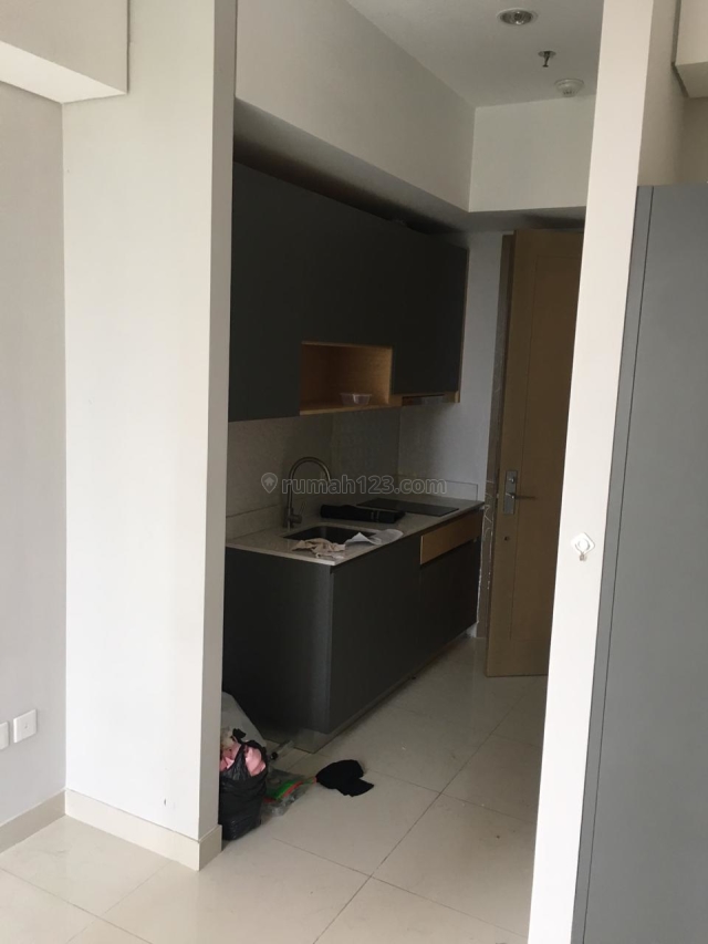 Apartemen Taman Anggrek Residence Studio Semi Furnished Lantai Rendah, Taman Anggrek, Jakarta Barat