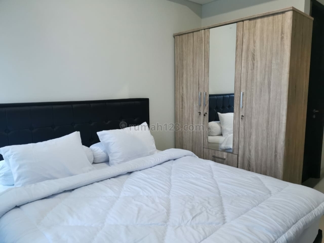 Full Furnish Ground Floor Hadap Swimming Pool, Puri Mansion, Jakarta Barat