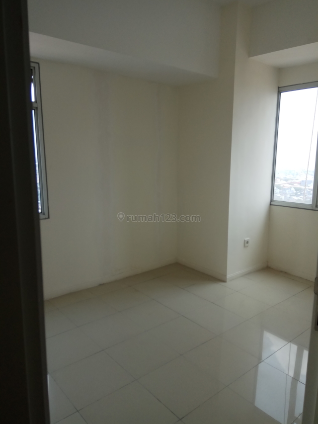 Segera Kosongan Dengan 2 AC Lantai Sedang Apartemen Green Lake Sunter, Tanjung Priok, Jakarta Utara