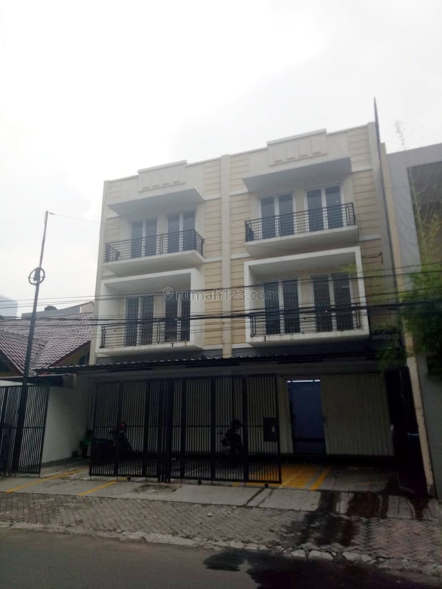 Disewakan Ruko Gandeng Strategis, Tomang, Jakarta Barat