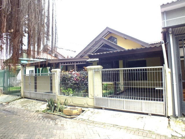 Rumah siap huni,nyaman,aman,good price sektor 5 Bintaro Jaya.., Bintaro, Jakarta Selatan