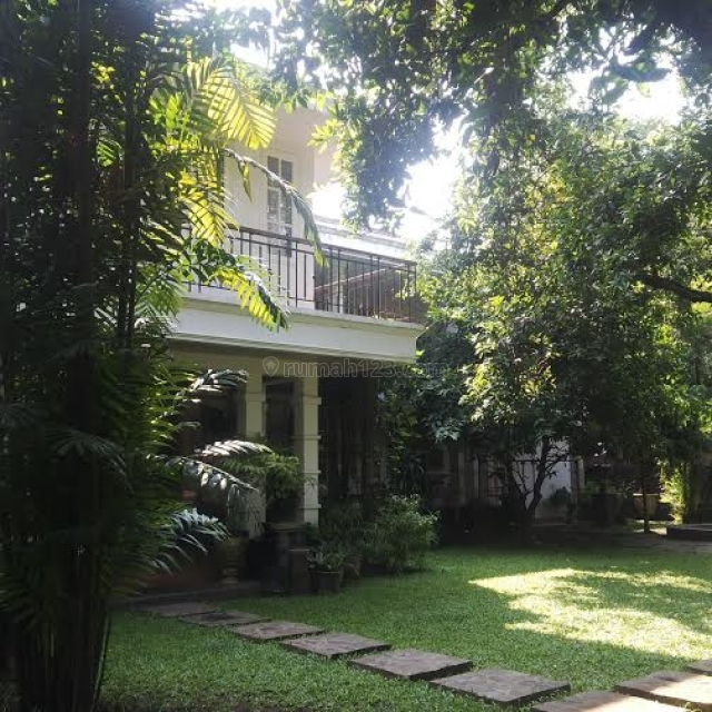 Rumah dengan Taman Luas, Adem dan Lingkungan Tenang, Akses Mampang Raya, Warung Buncit, Jakarta Selatan