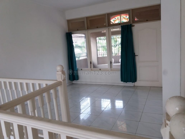 Rumah luas 2 lantai Di Bintaro Jaya, Bintaro, Tangerang