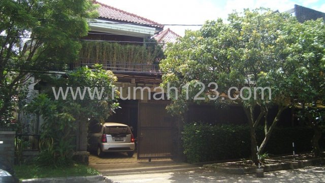 Rumah Mewah Di Jalan Flores Bandung + Kost-kostan + Cafe, Riau, Bandung