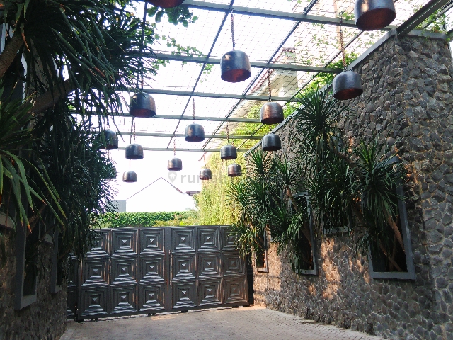 A Modern Townhouse With Exclusive Design In An Strategic Area, Bangka, Jakarta Selatan
