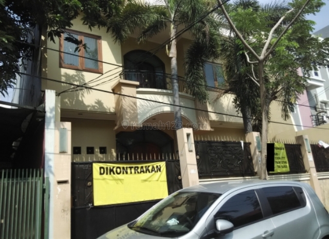 Rumah bagus tanjung Duren SEMI FURNISH !!, Tanjung Duren, Jakarta Barat