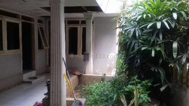 Rumah Tua di Sekitar Hotel dan Perkantoran, Kapten Tendean, Jakarta Selatan