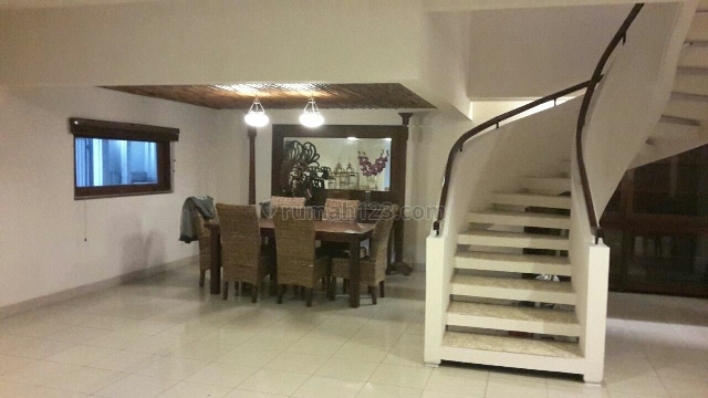 Rumah cantik, minimalist di Terusan Hang Lekir, Kebayoran Baru, Jakarta Selatan