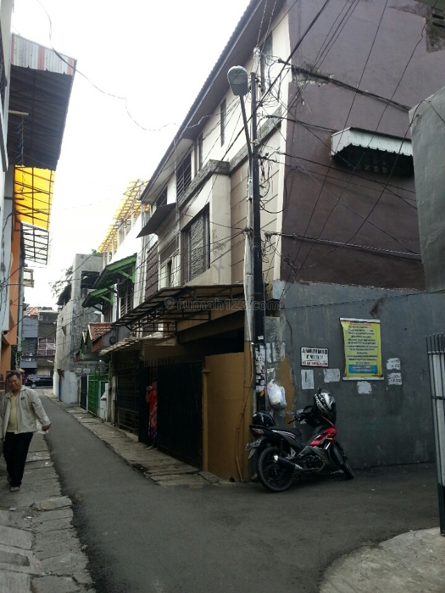 rumah siap huni uk6x12 3.1/4lantai SHM, Tanjung Duren, Jakarta Barat