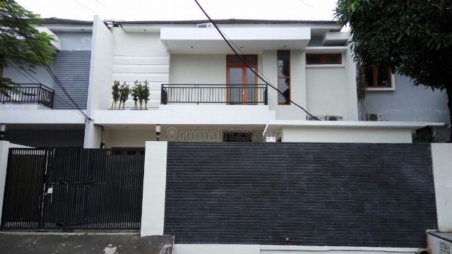 Rumah Baru, bersih dan terawat, di Kemang Dalam, Kemang, Jakarta Selatan, Lokasi 50 meter dari hero kemang, Kemang, Jakarta Selatan
