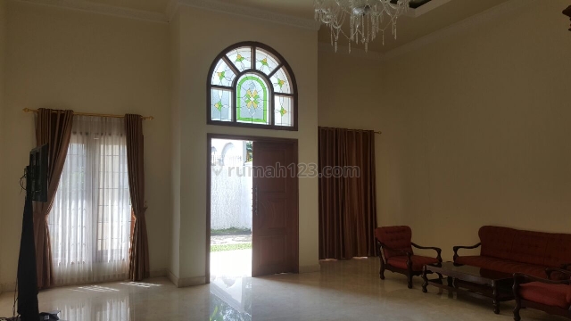 Rumah Mewah, Siap huni lengkap dgn Kolam Renang di Margasatwa, Ragunan, Jakarta Selatan