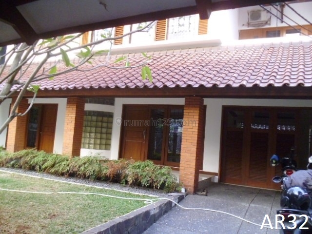Warm 4BR Minimalist House in Kebayoran Baru Area –AR32, Kebayoran Baru, Jakarta Selatan