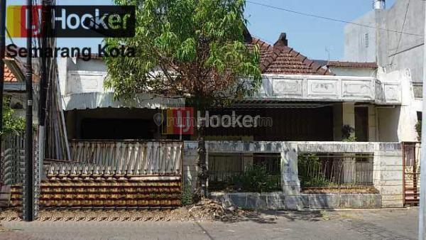 Rumah perlu renovasi di jalan Anggrek, pekunden, Semarang