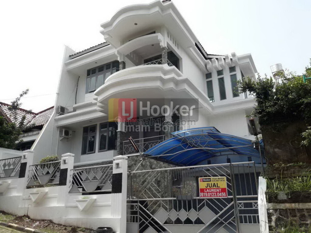 Rumah siap huni nyaman dan tenang di perum permata semeru semarang, Karang Rejo, Semarang