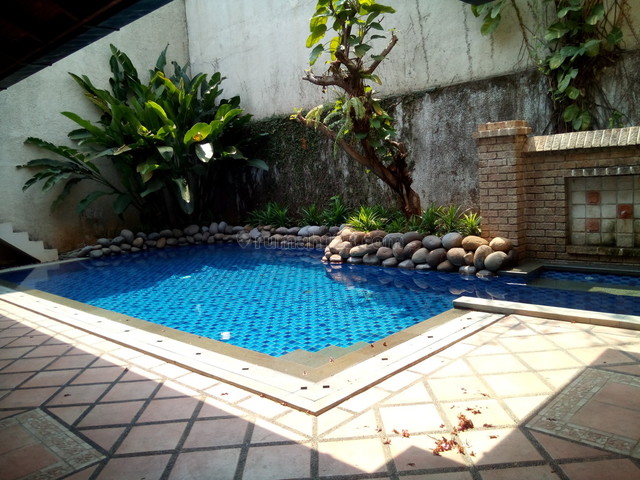 Comfortable and beautiful house In area Menteng for expatriat and others “The price can be negotiable”, Permata Hijau, Jakarta Selatan