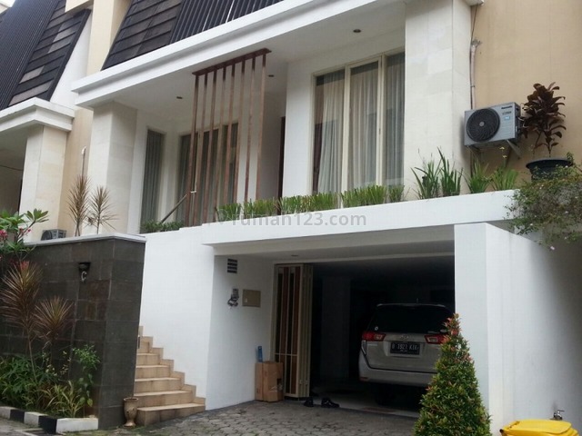Comfortable and beautiful town house In area kemang for expatriat and others “The price can be negotiable”, Kemang, Jakarta Selatan