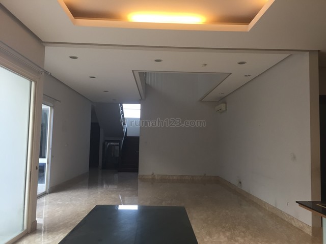 For rent, 2 storey house with swimming pool, Kebayoran Baru, Jakarta Selatan