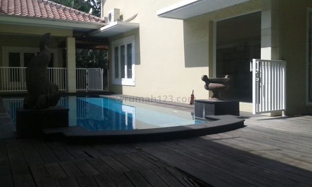 Rumah di Lokasi Elit, Kebayoran Baru, Jakarta Selatan