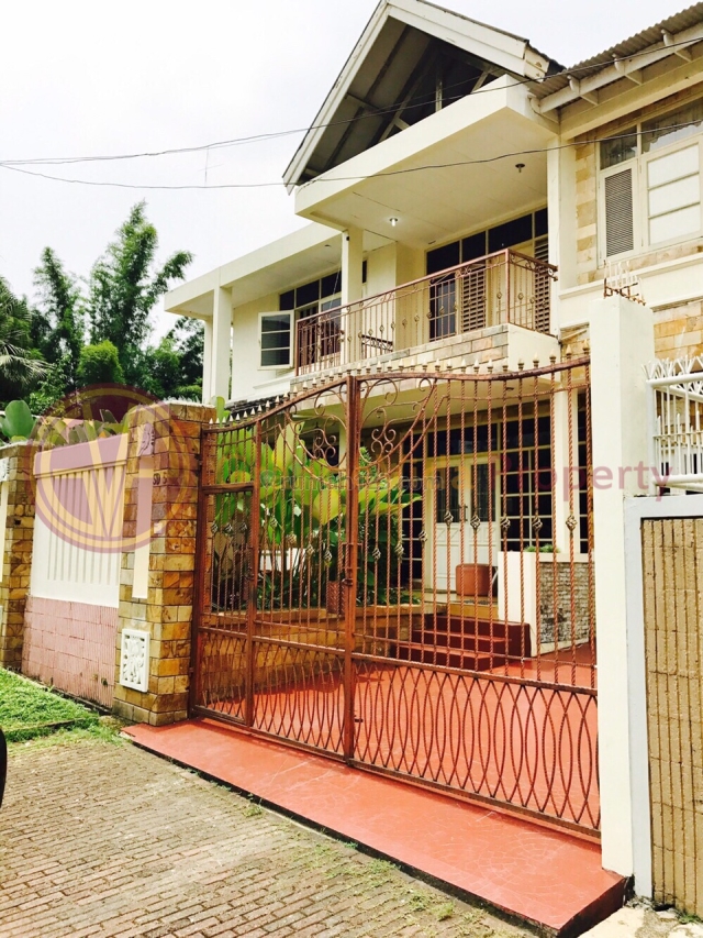 PONDOK INDAH-RUMAH 2 LANTAI, LOKASI TENANG, DEKAT TAMAN, Pondok Indah, Jakarta Selatan