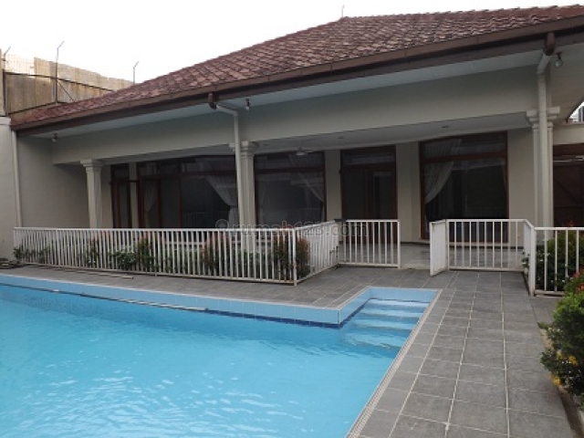HOUSE 430M/850M2, MODERN, 4 BR, RP 28.595.000,- / month excl. VAT, S POOL @ JL H JIAN CIPETE JAKARTA SELATAN, Cipete, Jakarta Selatan