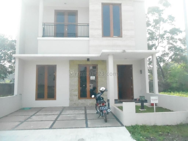 Rumah nyaman dan strategis dekat Polsek di Bintaro sektor 9, Bintaro, Tangerang Selatan