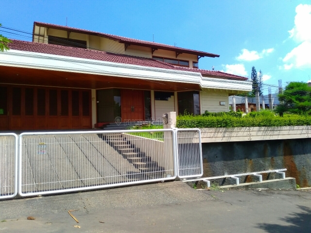 Rumah cantik semarang atas, Bukit Sari, Semarang