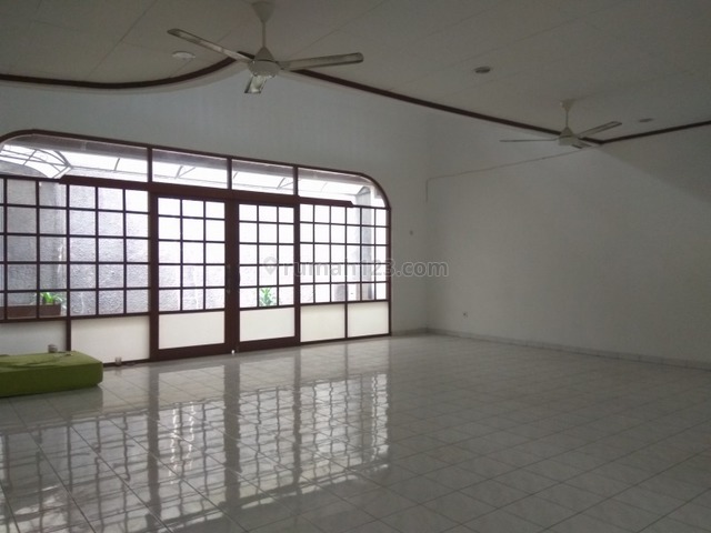 Good house in strategic location of Senopati “The price can be negotiable”, Senopati, Jakarta Selatan