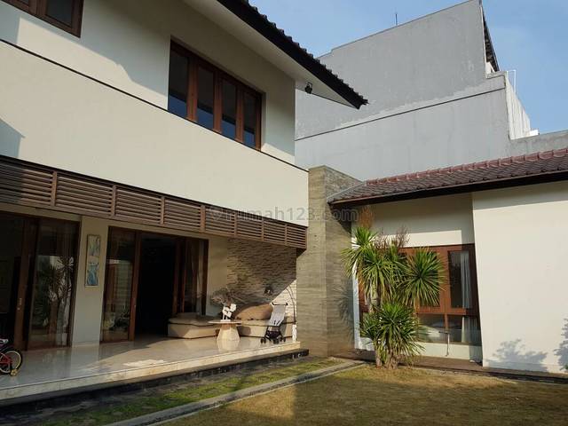 Rumah Mewah Dengan Taman Yang Luas di Ampera, Jakarta Selatan, Ampera, Jakarta Selatan