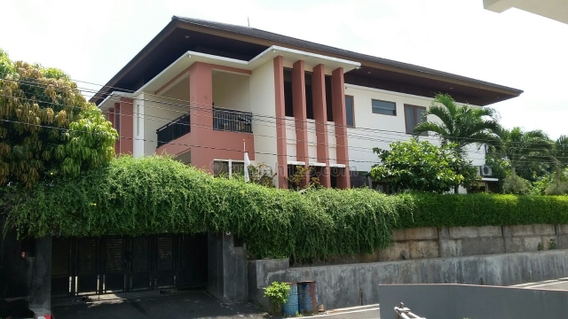 RUMAH 2 LANTAI ASYIIIIK BANGET, Srondol, Semarang