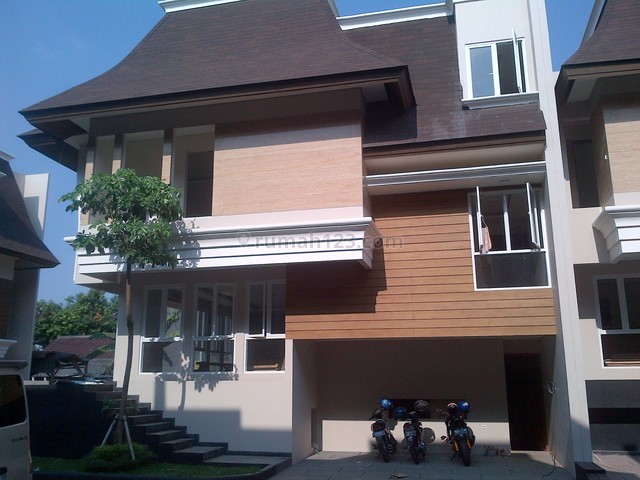 @pasar minggu,Exclusive town House,siap Huni,fasilitas kolam renang, Pasar Minggu, Jakarta Selatan