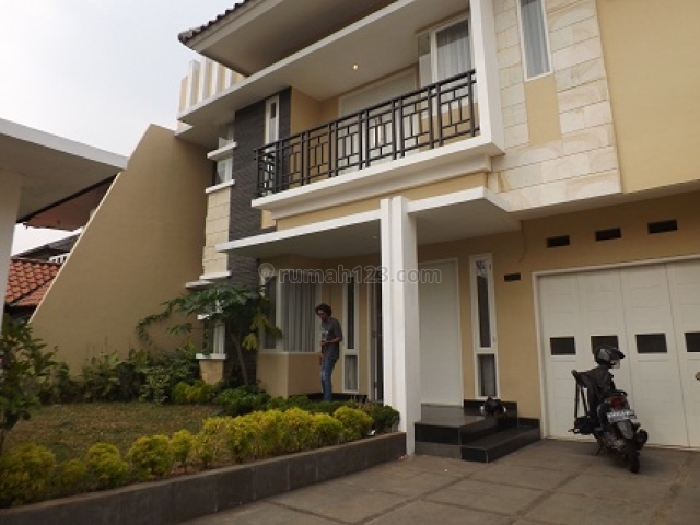 HOUSE 500M2/350M2, 4 BR, MODERN, LUXURIOUS, 2 STOREY, GARDEN, SWIMMING POOL, IDR RP310 MILIONS / YEAR, @ PEJATEN JAKARTA SELATAN, Pejaten, Jakarta Selatan