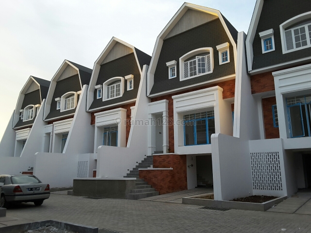 Rumah keren modern 3 lantai, Pondok Pinang, Jakarta Selatan