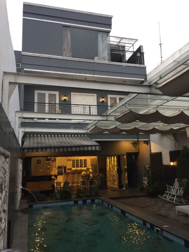 Rumah mewah 3 Lantai LB 1.200 m2 Jalan Pajajaran Bandung Jawa Barat, Pajajaran, Bandung