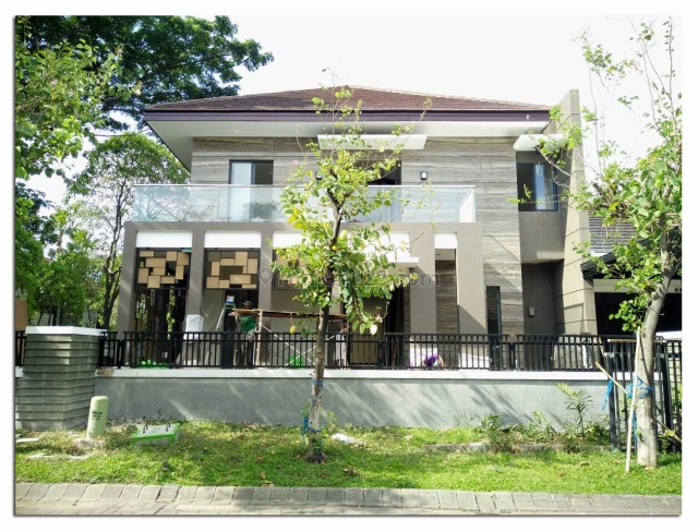 Rumah Mewah di Cluster Elite Murah, Graha, Surabaya
