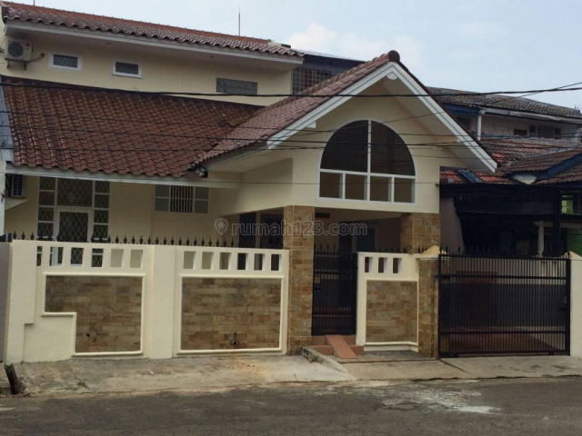 RUMAH 2 LANTAI DENGAN SEMI FURNISHED VILLA MELATI MAS, BSD (luc 352), BSD, Tangerang