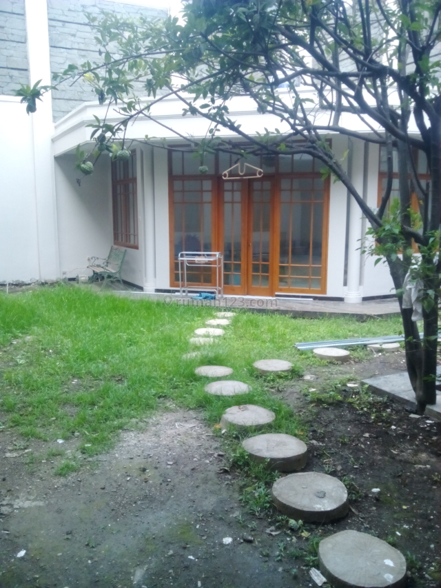 Rumah cocok untuk cafe,kantor, Riau, Bandung
